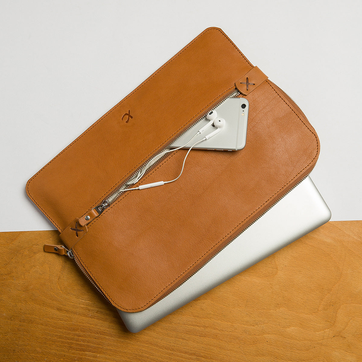 BRIEFCASE / MACBOOK SLEEVE